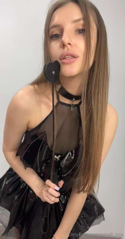 Latex-suited girl🥵, I'll be your Mistress today, ready for a..