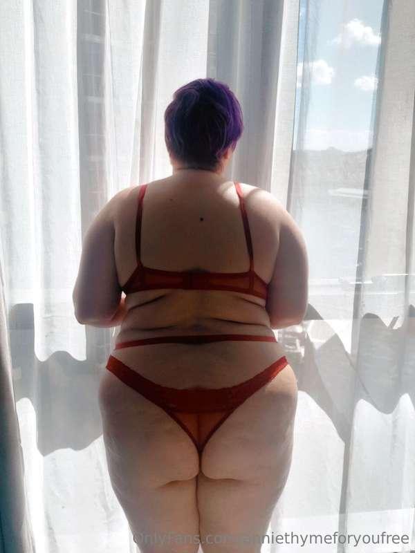 This booty is like a shelf~