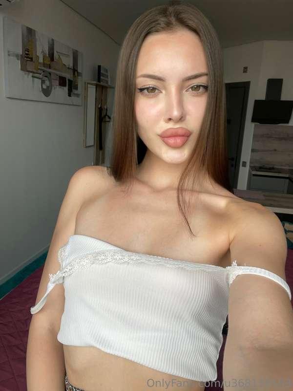 I think that Ingoda's bra is superfluous, hehe😝What do you t..