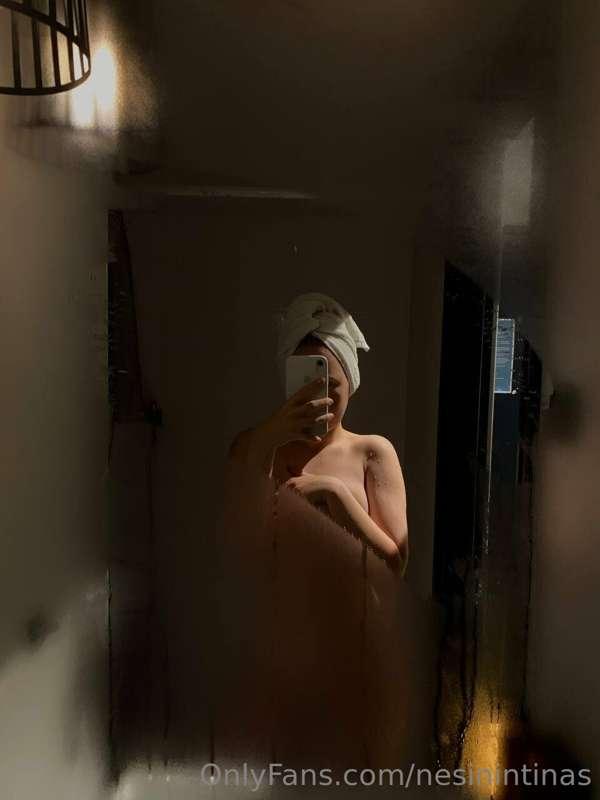 I love taking a shower in the morning😊