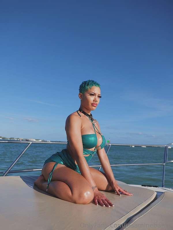 Send me a DM so you can dive in my ocean 🌊