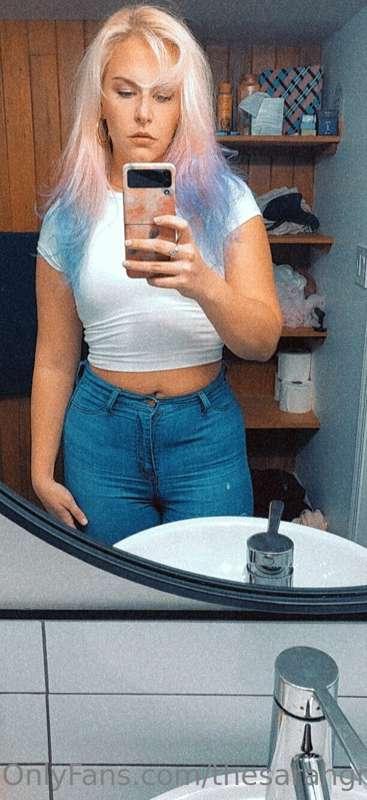 Sometimes it helps to just put on a lil outfit and try to fe..