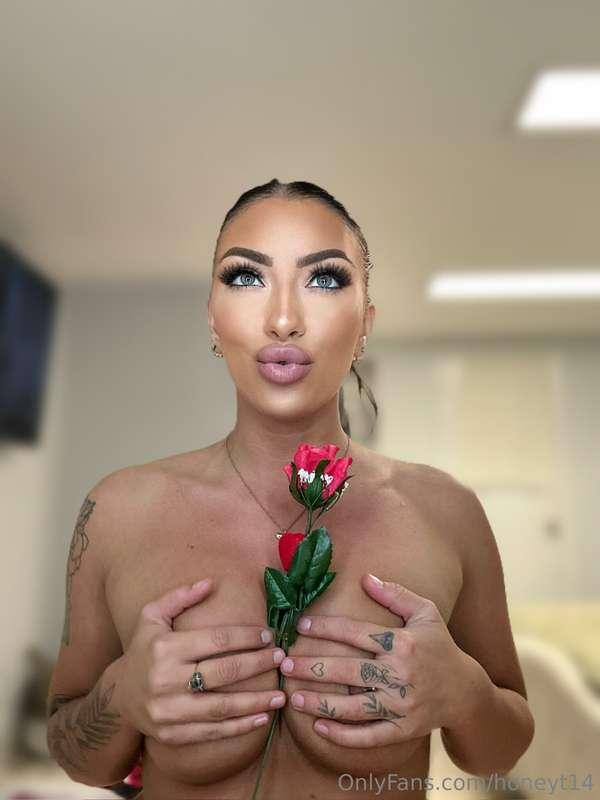 Should be your **COCK** 🍆 in between these tiddies 😈