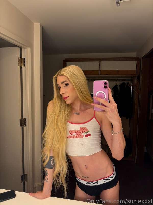 Like this pic if I'm hot ❤️‍🔥