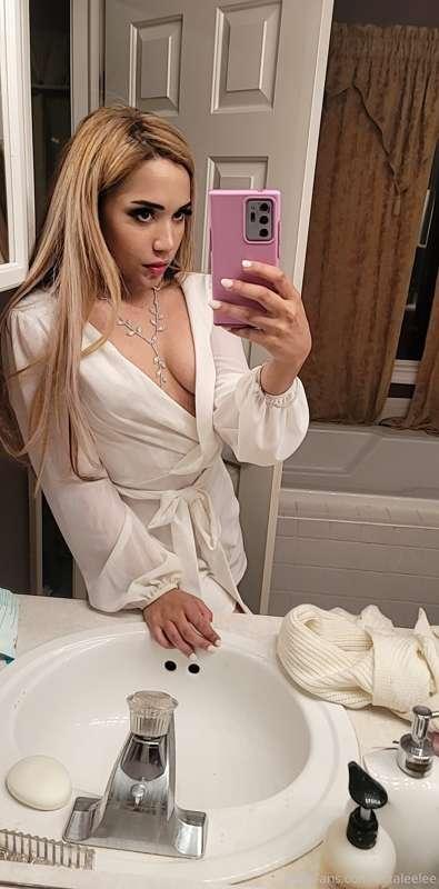MORE bathroom mirror nudes