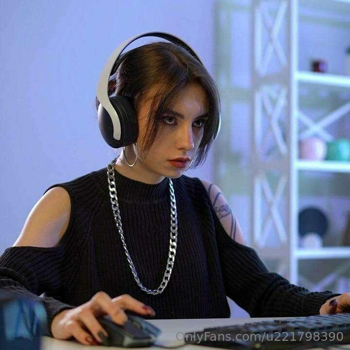 I don't play computer games

I am 21 years old and I was bor..