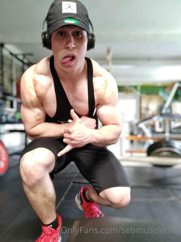 Gym time 🔥💦 for tons of my naked videos and photos subscribe..