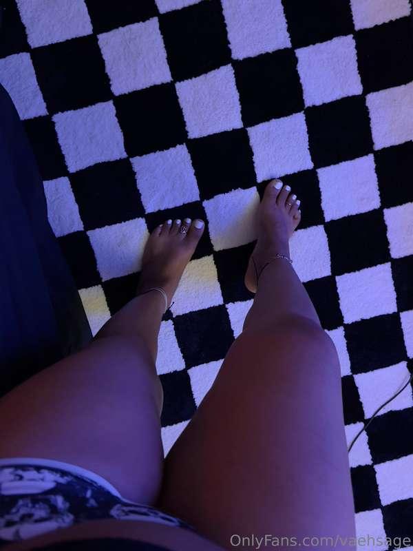 I just need my toes sucked 