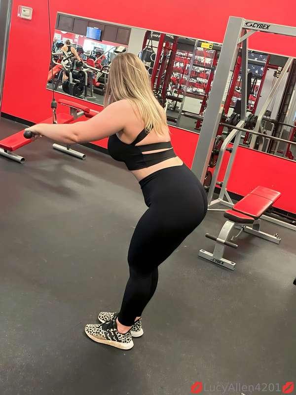 Getting that workout in for you guys ;)
