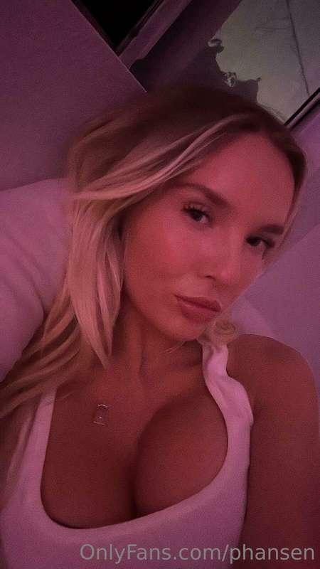 waiting for you in the messages 💋