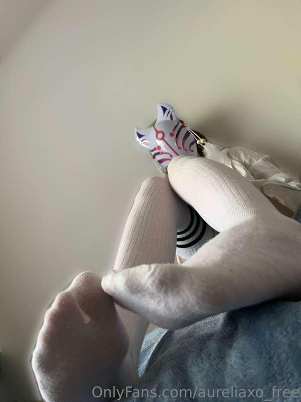 I'm sure there are some foot lovers out there, this one goes..
