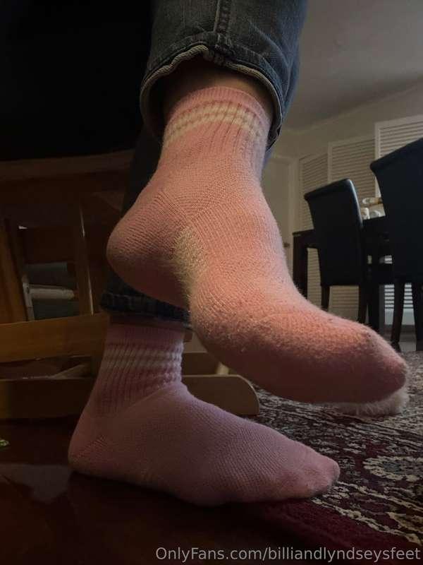 Just stretching the toes...