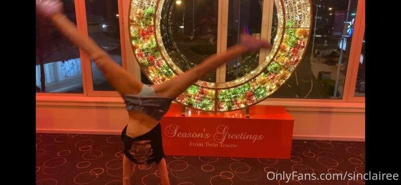 My little loves a cart wheel!! I luuurves to watch at the de..