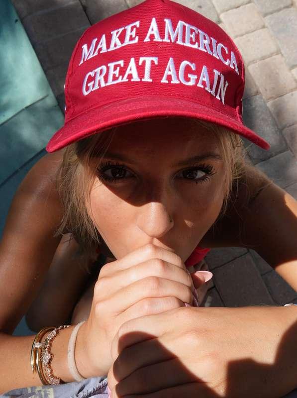 sucking a trump tupporters cock 💦