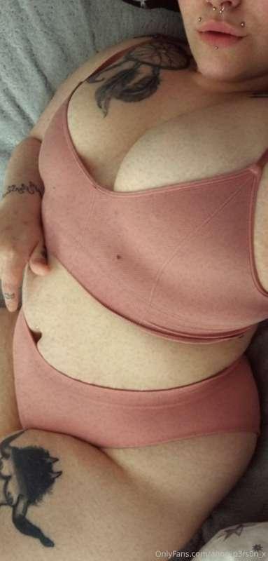 So soft! Who wants to leave marks all over my body? ⛓