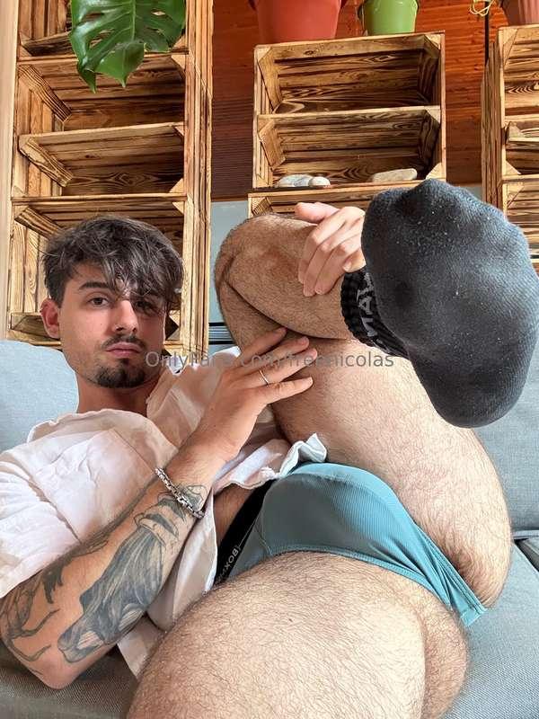 Hey welcome! If you want a nudes version & chat @nicolasweki..
