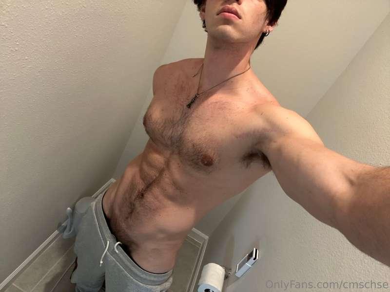 Lil bathroom peaks 👀