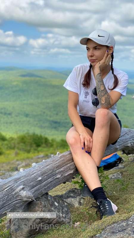 I love walking and relaxing in nature! 🍃🌞