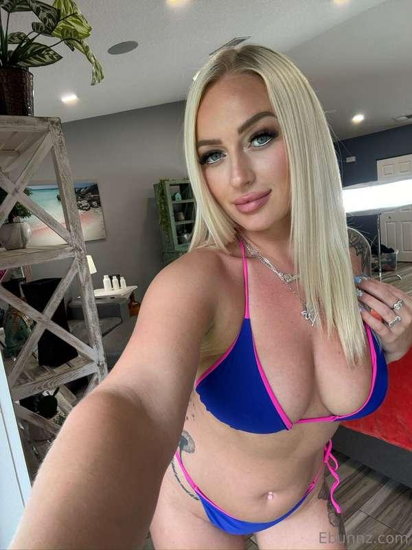 Spicing up your feed, one bikini selfie at a time 💙