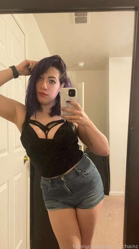 Hi

#fyp #casual #cute #selfie #goth #gothgf #daisydukes #purplehair