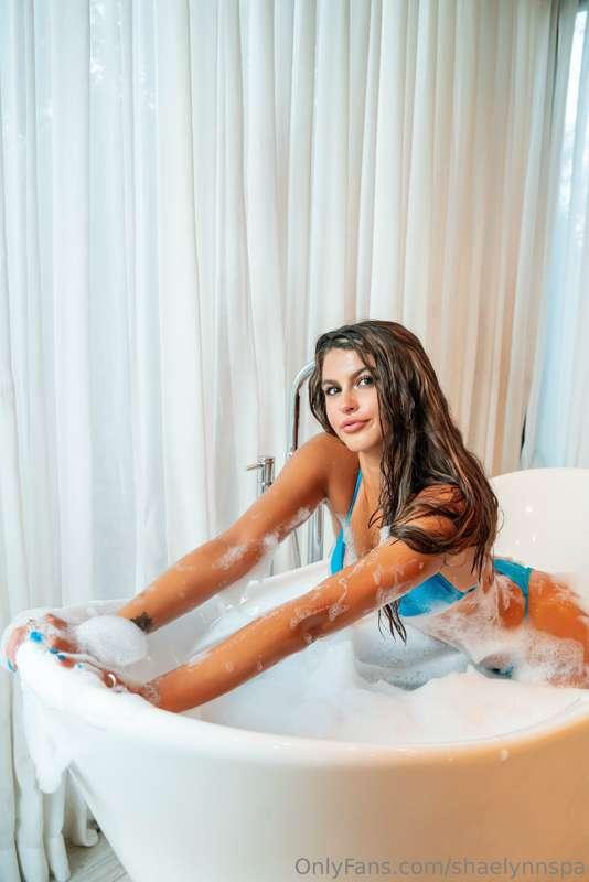 I've saved a spot just for you in this sea of bubbles💋