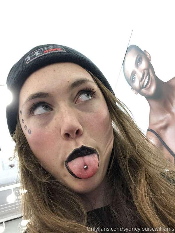 tbt to my tongue ring days... I have so many photos of this ..