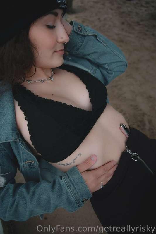 ***Lets go smoke on the beach & fuck, who cares if someone s..
