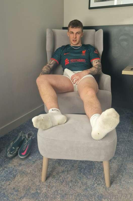 This cock needs sucking.