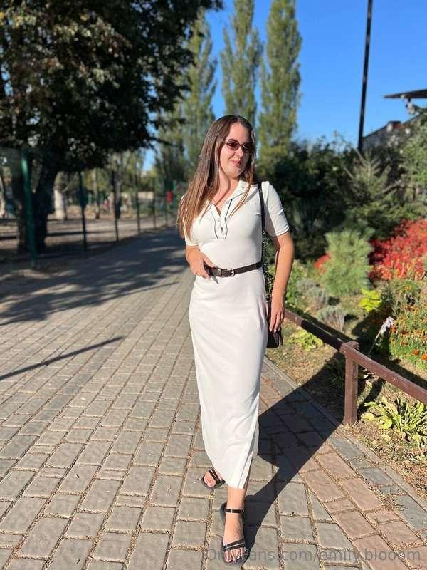 👗Street strolling in style 💫 How do you like my look today?
