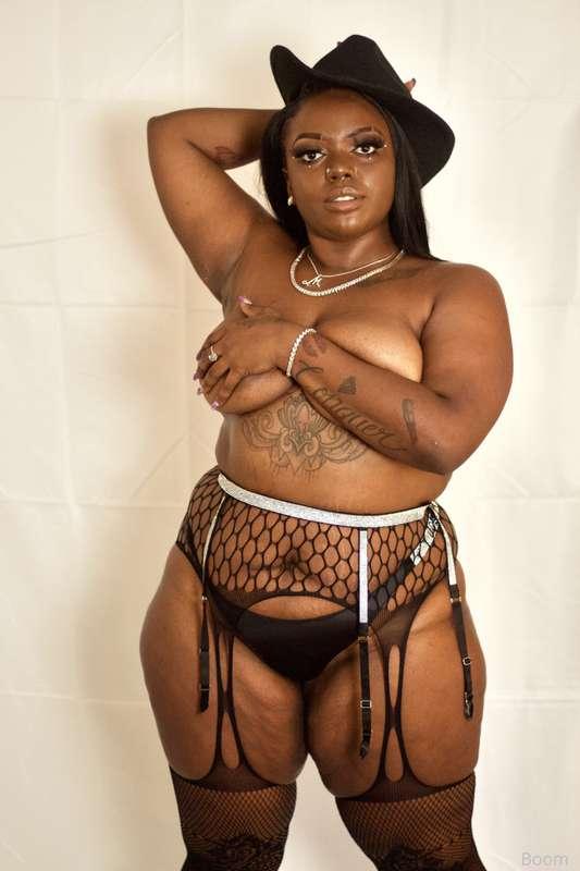 Make sure y’all subscribe to @thaproblem