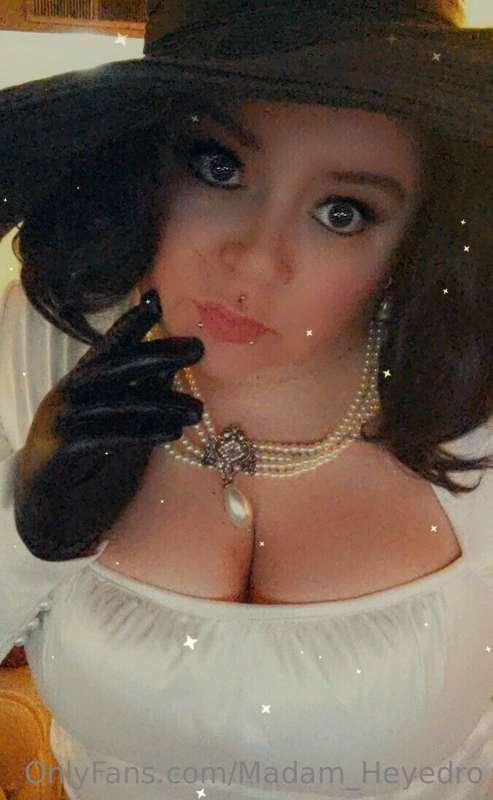 Halloween streamie tomorrow!!! I'll be topless without tips ..