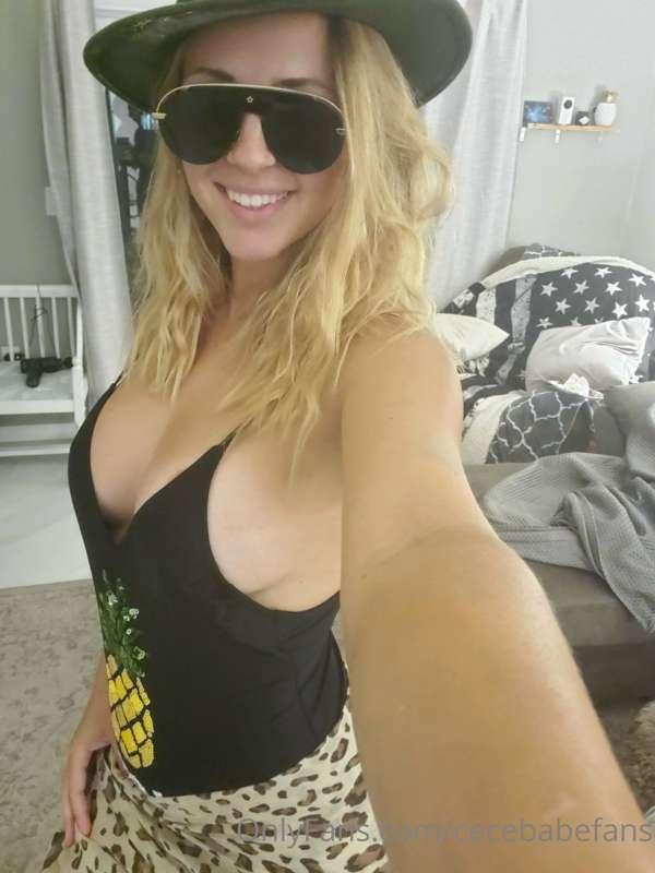 🍍 👙 😍