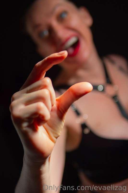 #femdom #mistress #goddess #domme #alt #goth #bdsm #keyholde..