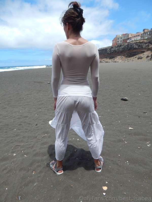 A riddle for the attentive 😏: are those pants or a skirt 🧐? ..