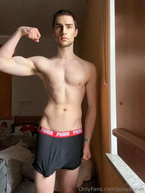 message me 'MUSCLES' if you want to see me flex without 🩲 ha..