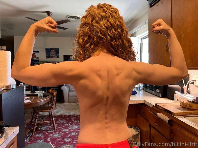 I’ll be your muscle mommy 💪