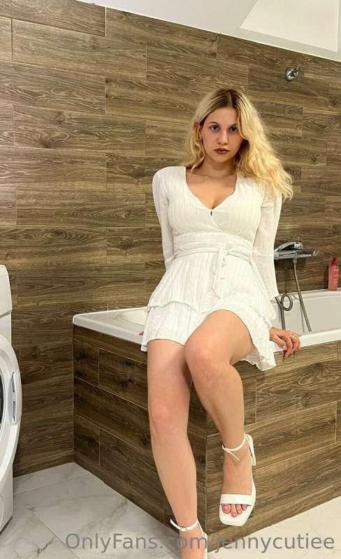 I wanna sit here and get naughty with u 😈