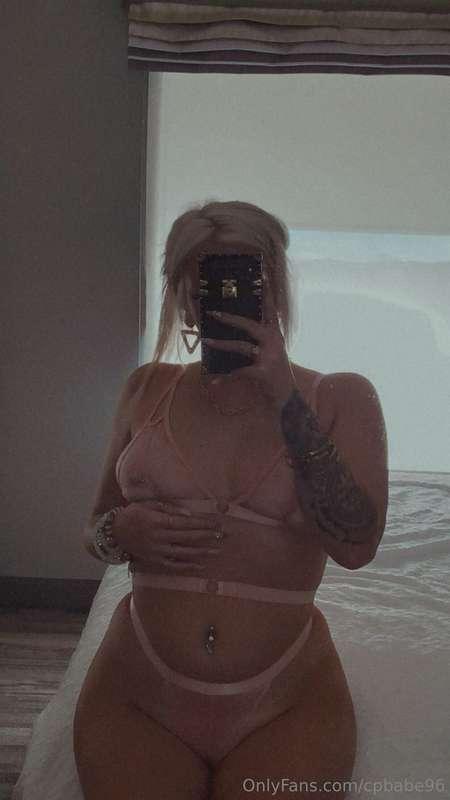 goodmorninggg 💋 there’s new videos dropping later today 🥵😮‍💨..