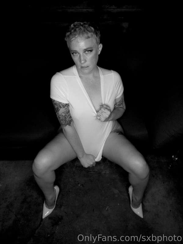 Black and white photo gallery of M in the barn at #SxBHouse
..