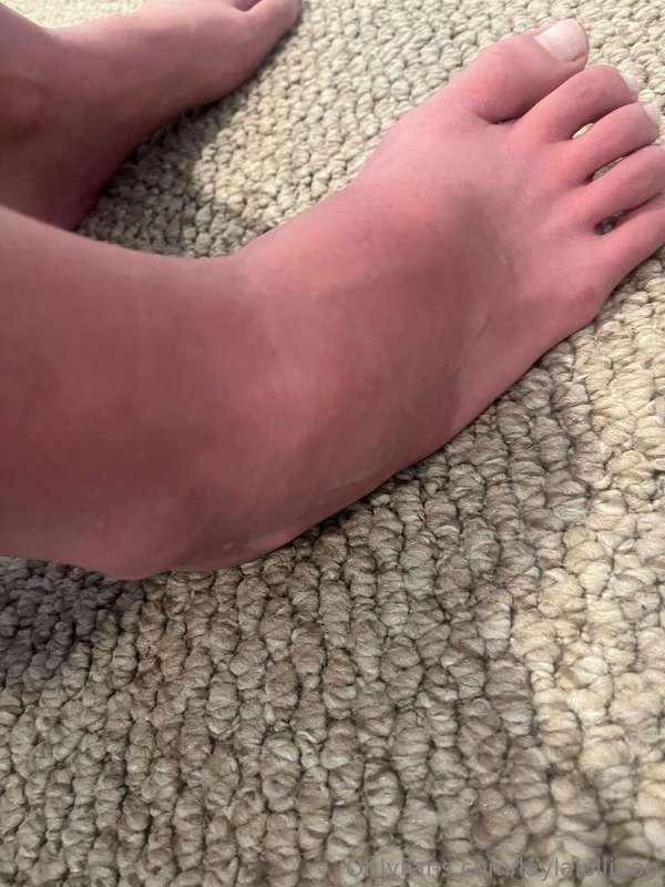 🥺 does this look broken? I can’t walk on it 😭😭  Now how am I..