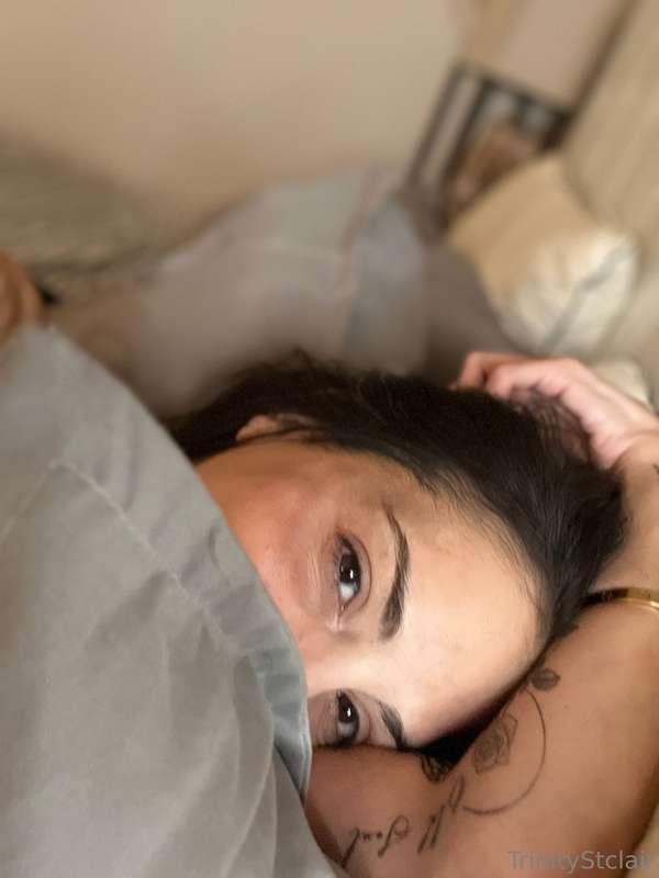 Let's play under the blanket!😜