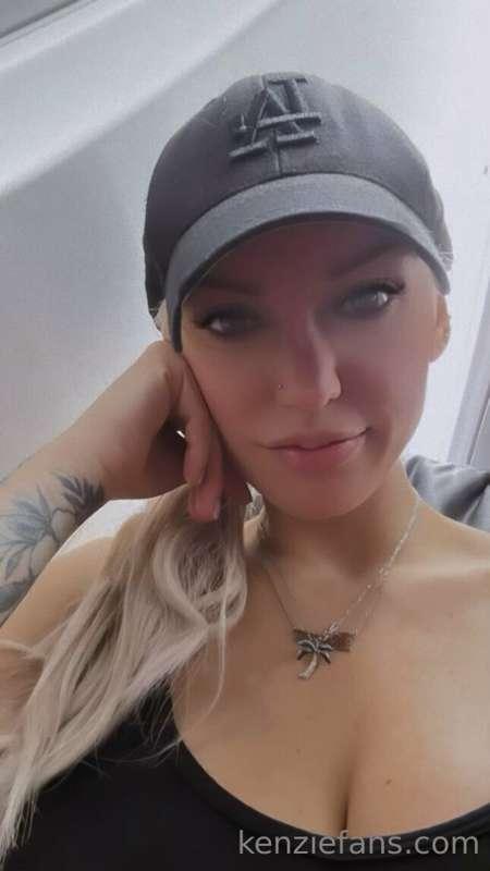 Headed home!

Surprise me with a Tip under this post? I wann..