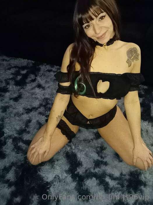 Obsessed with this outfit 🖤 and you looking at me in it 😏