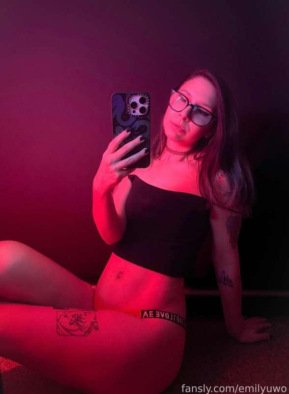 emilyuwo image #3