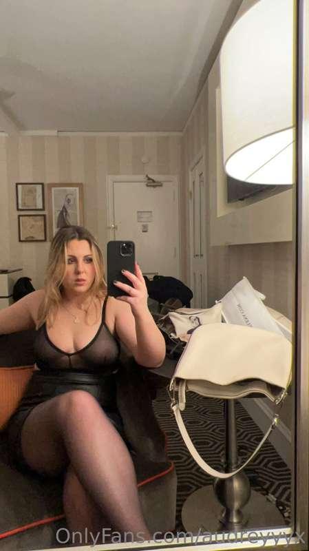 Check your inbox for topless hotel photos after clubbing 😩 I..