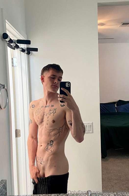 If you wanna see more dm me🥵
