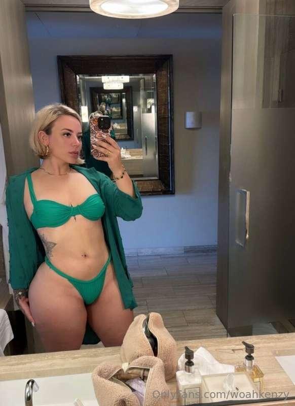 Dm me I have a surprise waiting for you!!! 😈