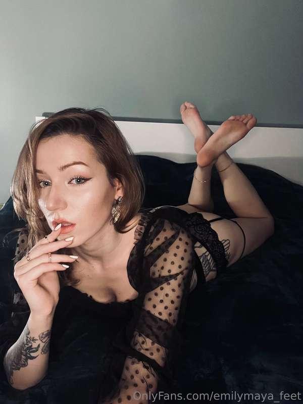 Pretty little Pose 🧚🏻‍♀️🖤