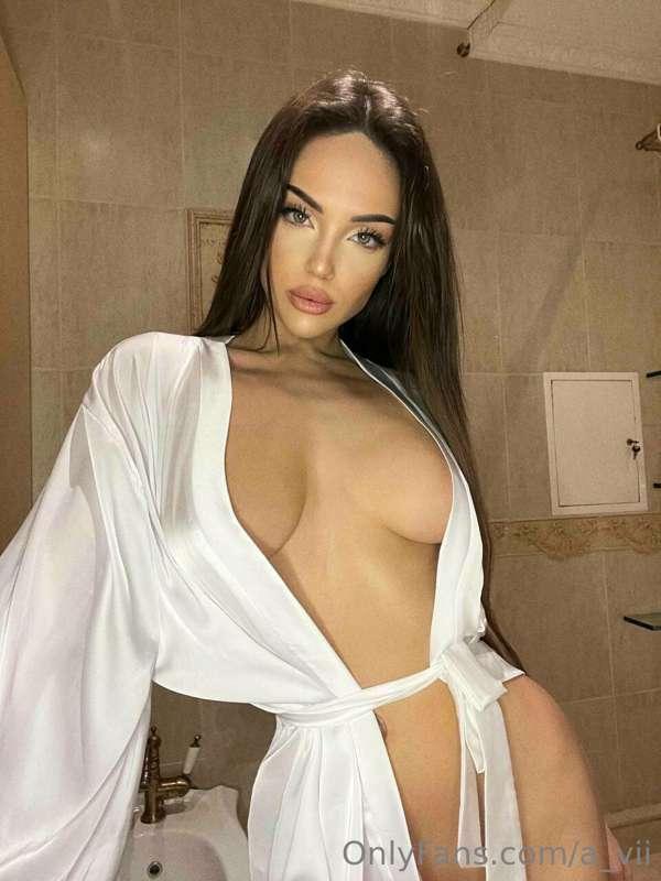 Angelic appearance🤍, but a sinful body🔥 that gives birth to ..