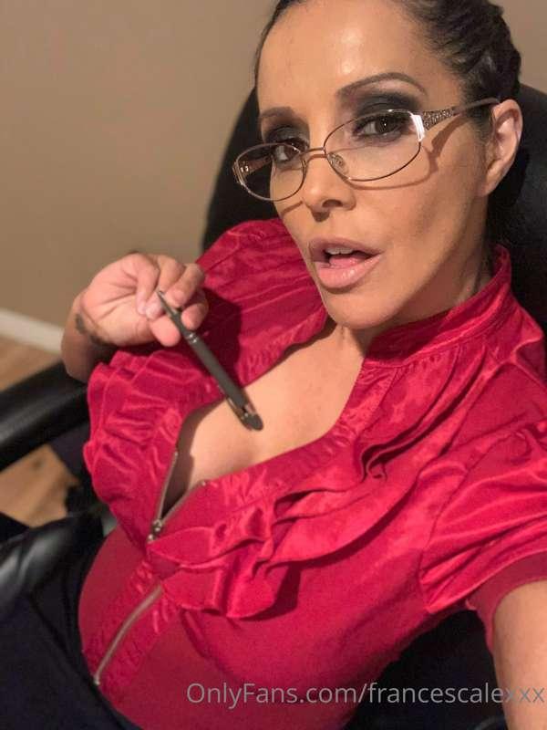Where are all my college boys 💋
Class is in session I have l..